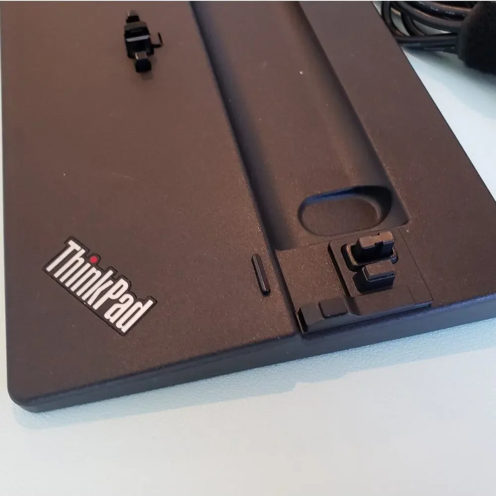 Lenovo ThinkPad Ultra Docking Station Type 40AJ with 135W AC Power Adapter
